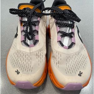 On women’s Cloudmonters Running Shoes Size 7.5